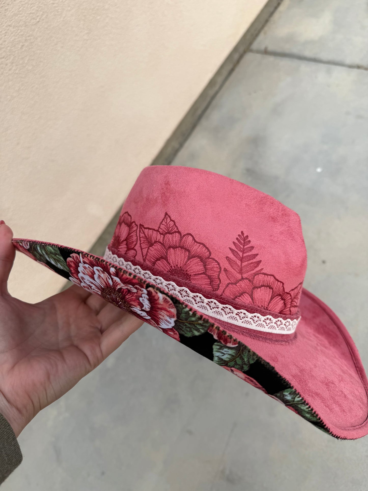 Dusty rose pink floral suede wide brim rancher hat corazón cowgirl heart