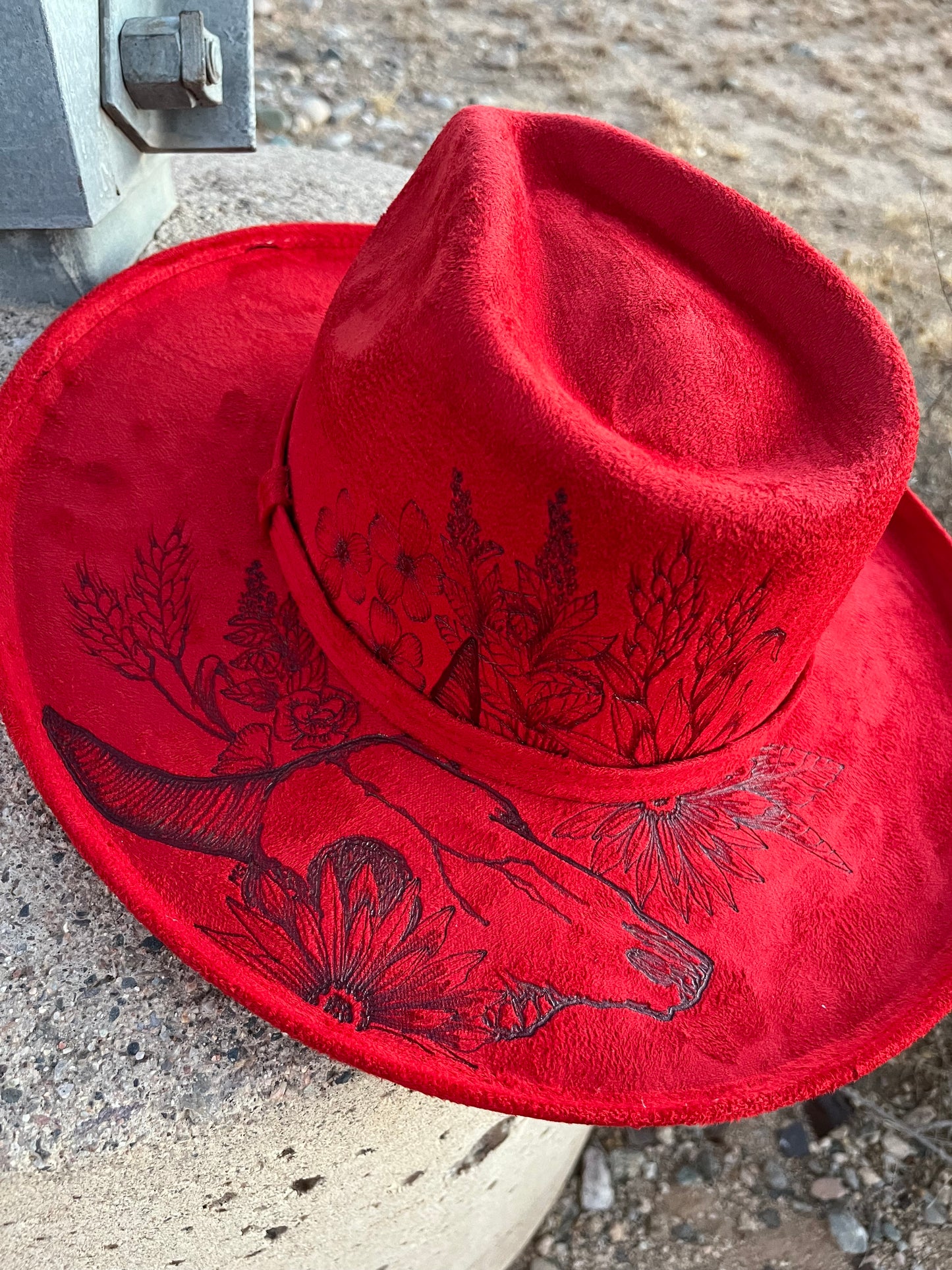 Red steer head floral suede wide brim rancher hat
