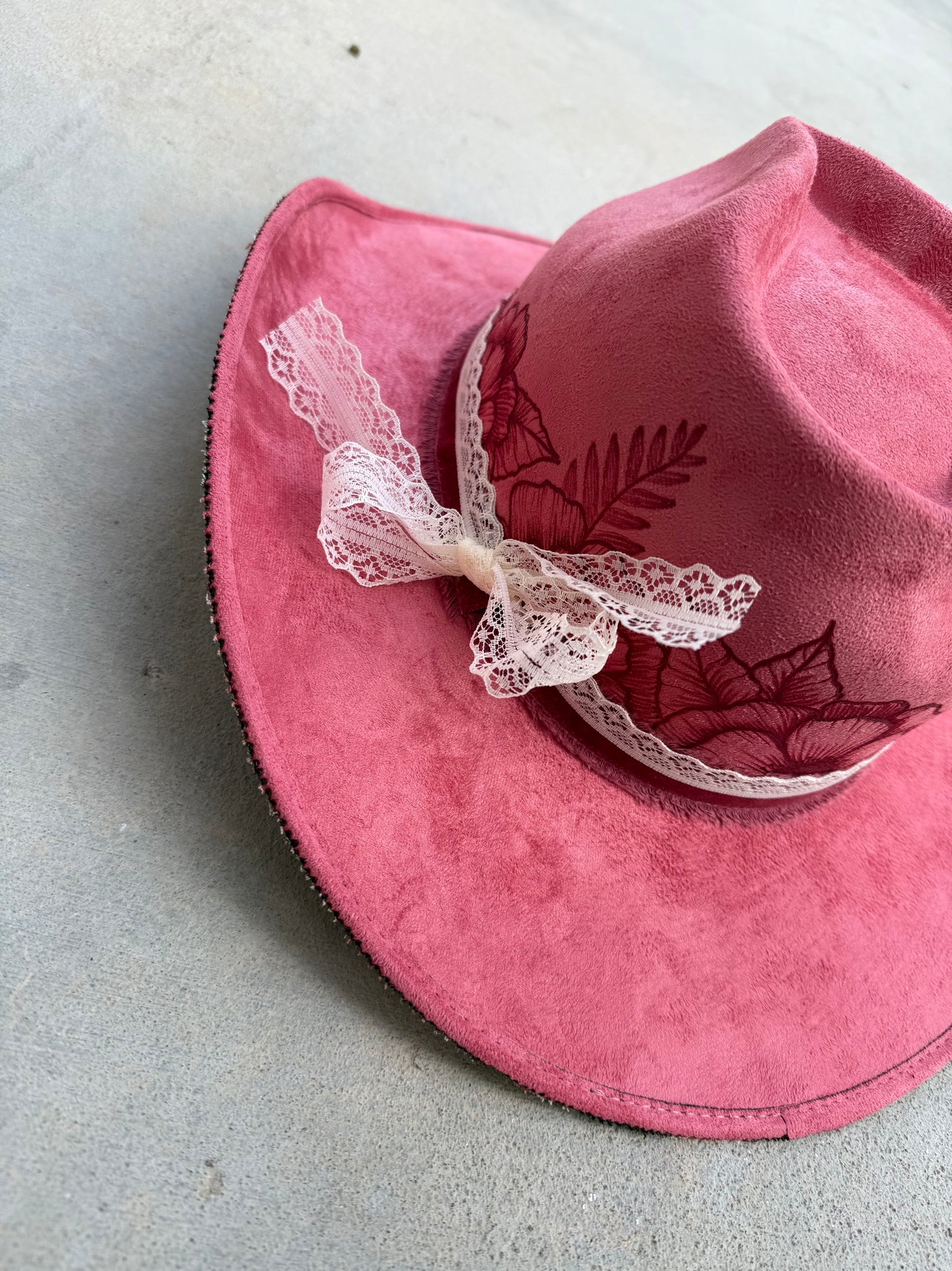 Dusty rose pink floral suede wide brim rancher hat corazón cowgirl heart