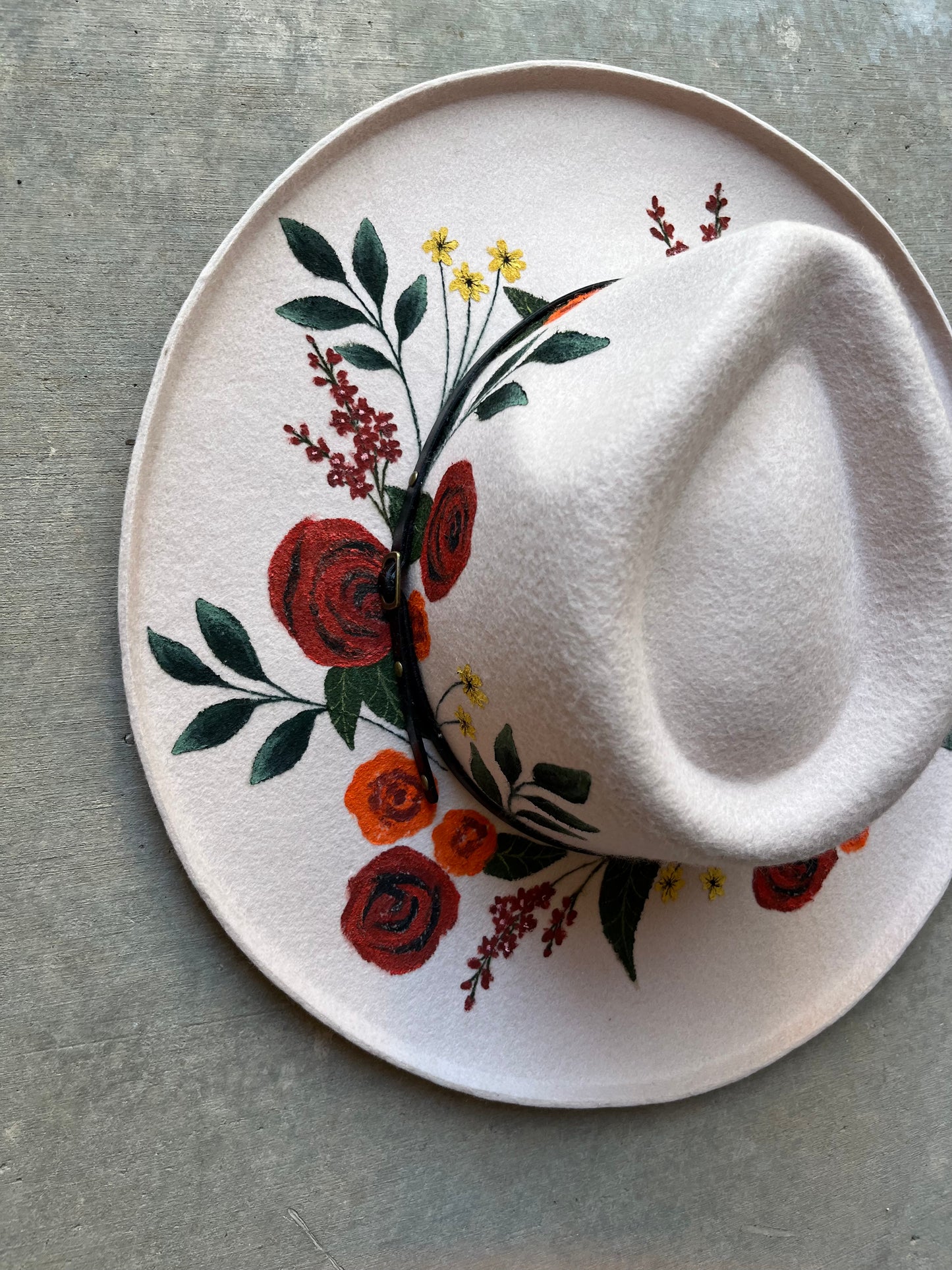 Botanical crown red rose beige felt wide brim rancher hat