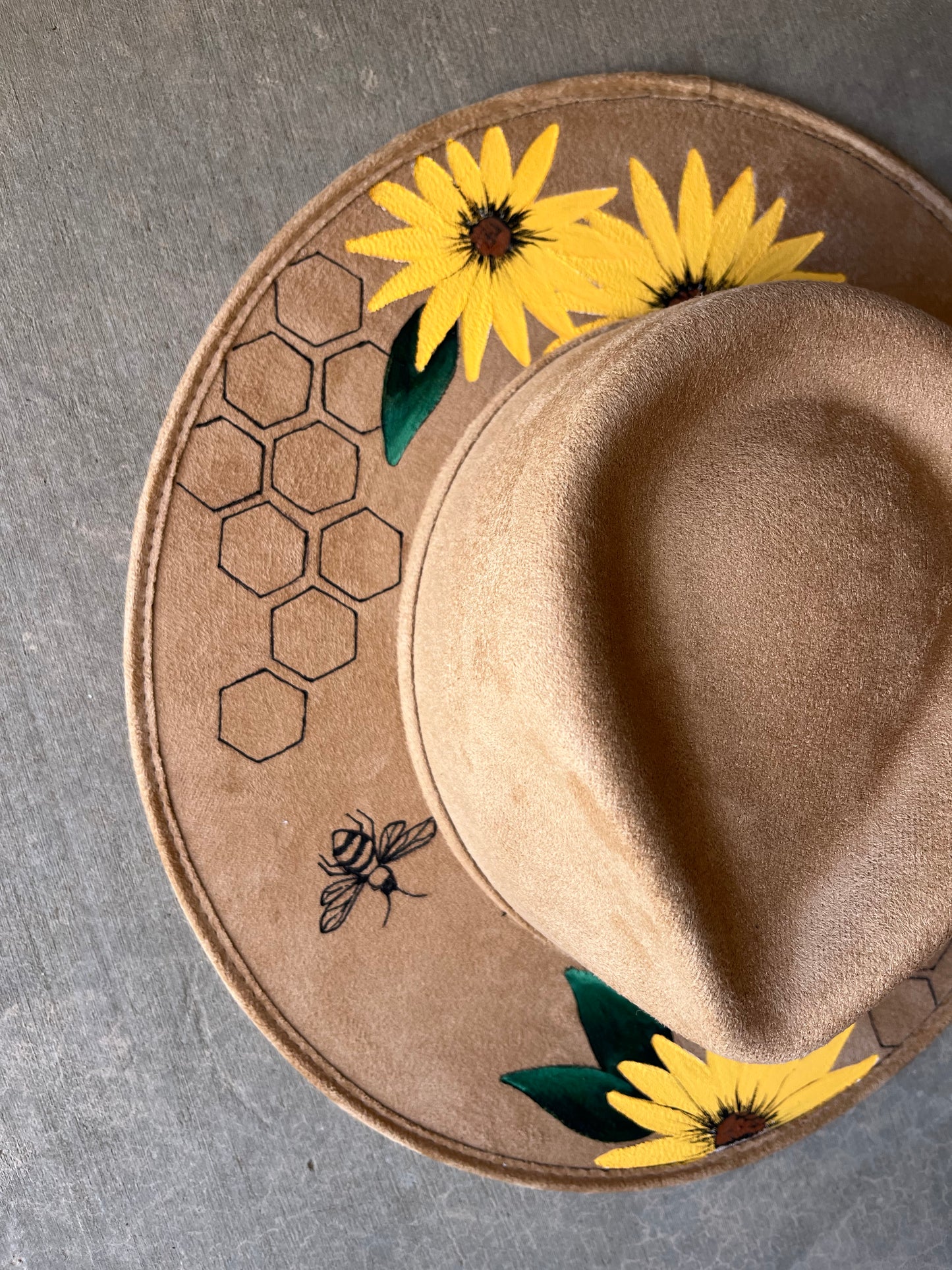 Tan honeycomb sunflower bee suede wide brim rancher hat