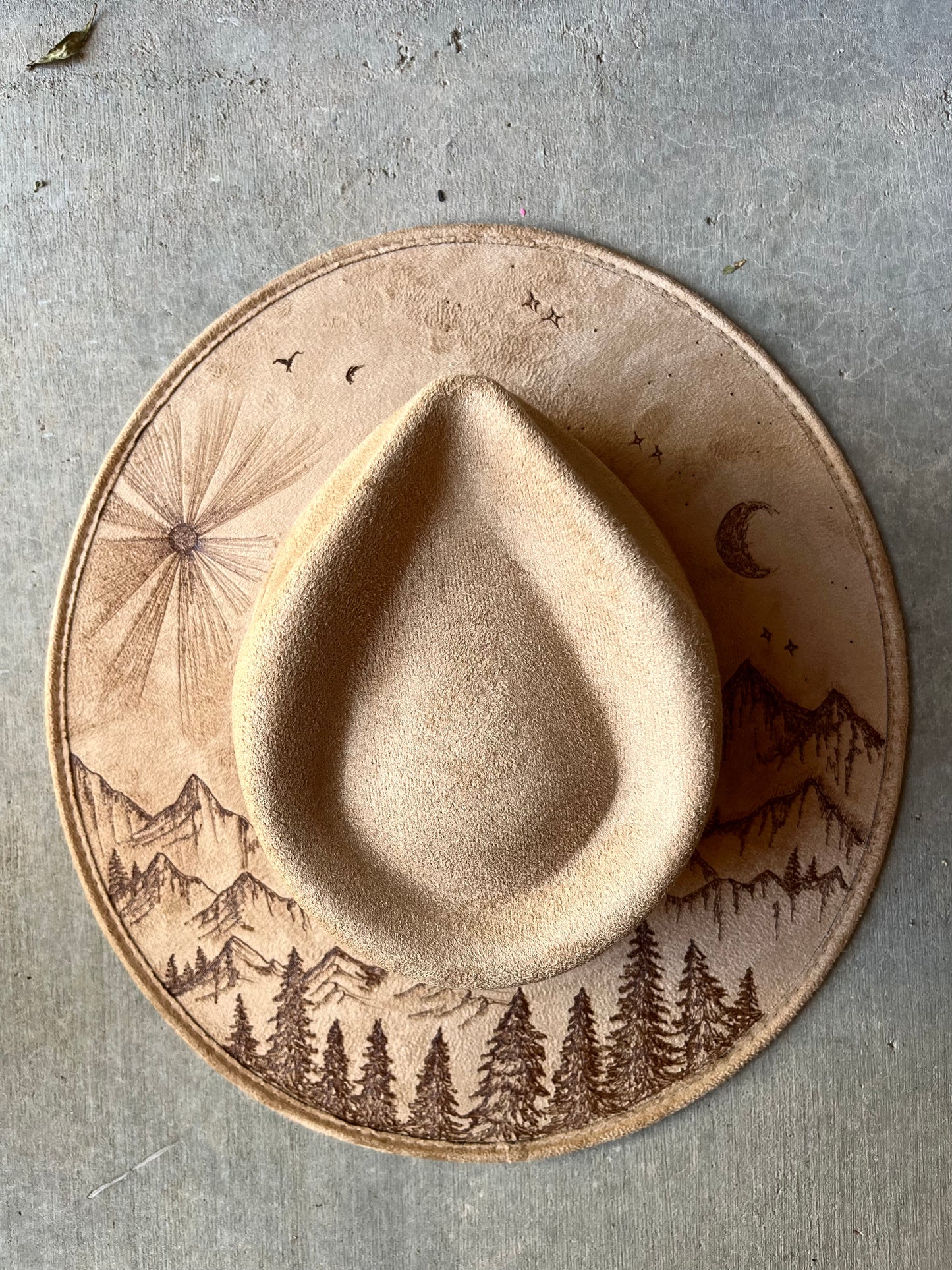 Mountain tree burned tan suede wide brim rancher hat