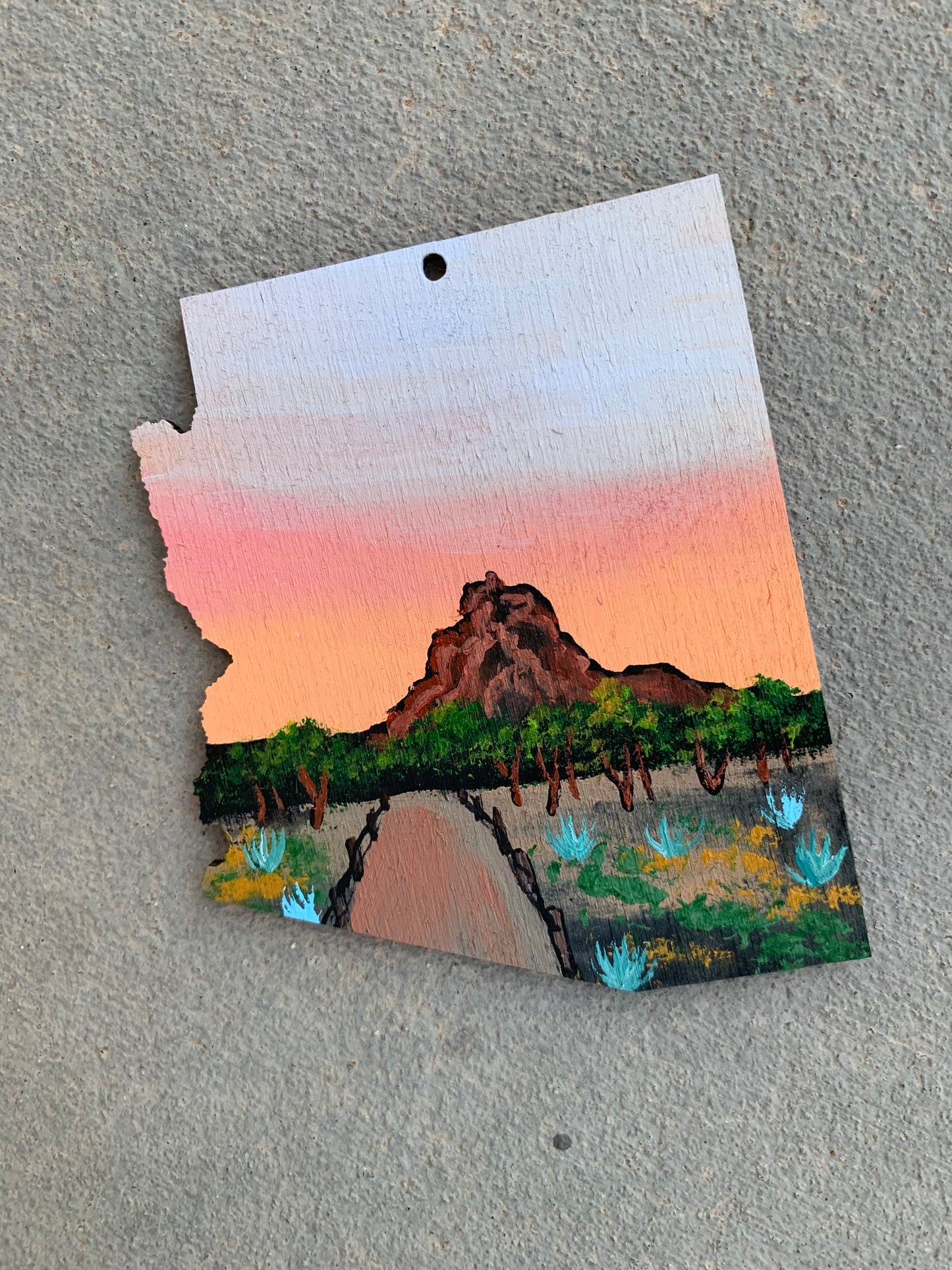 Arizona Sedona bell rock tree wood ornamrent