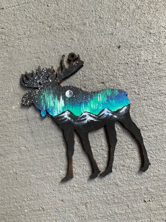 Moose northern lights ornament