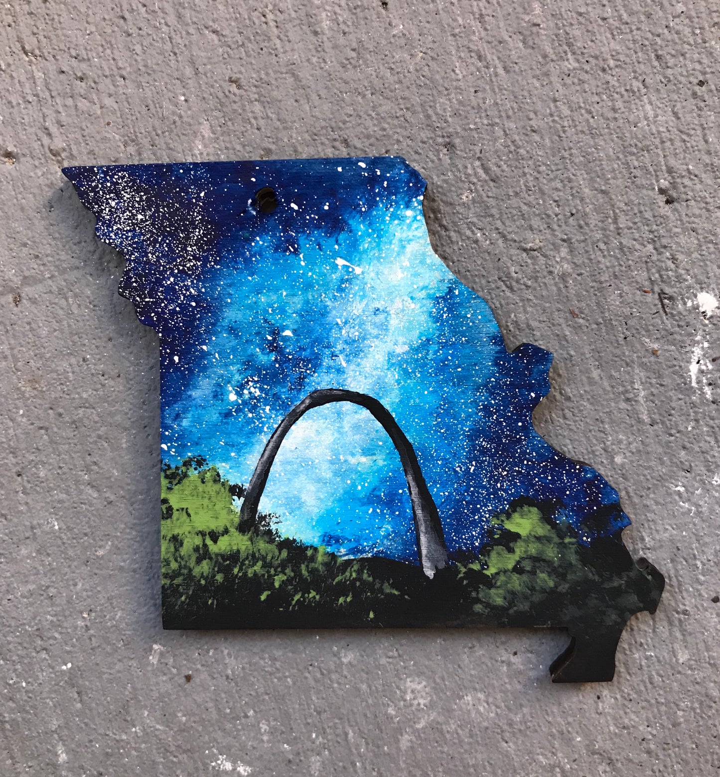 Missouri gateway arch wood or ornament