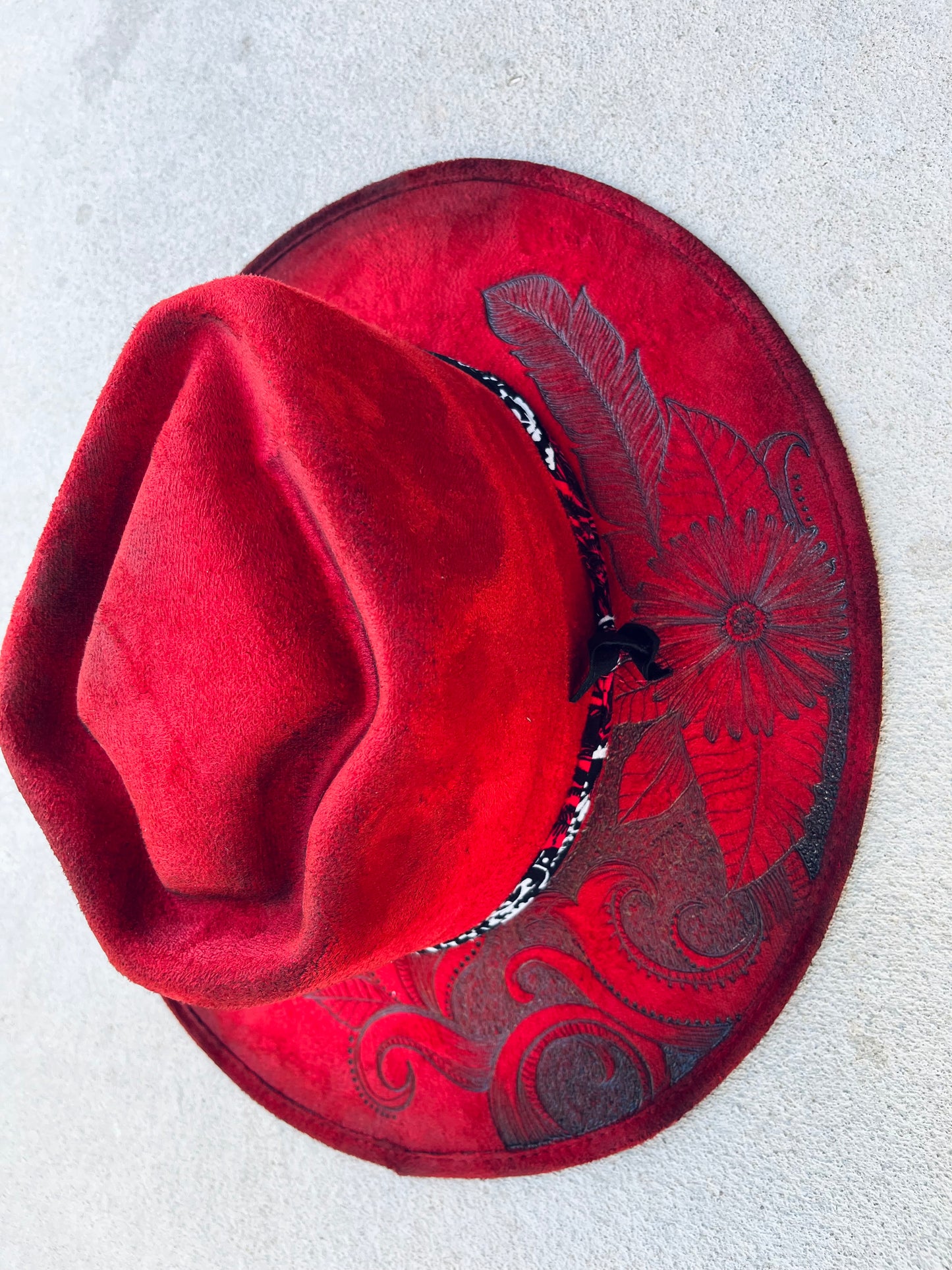 Red floral arrow crown burned suede wide brim rancher hat