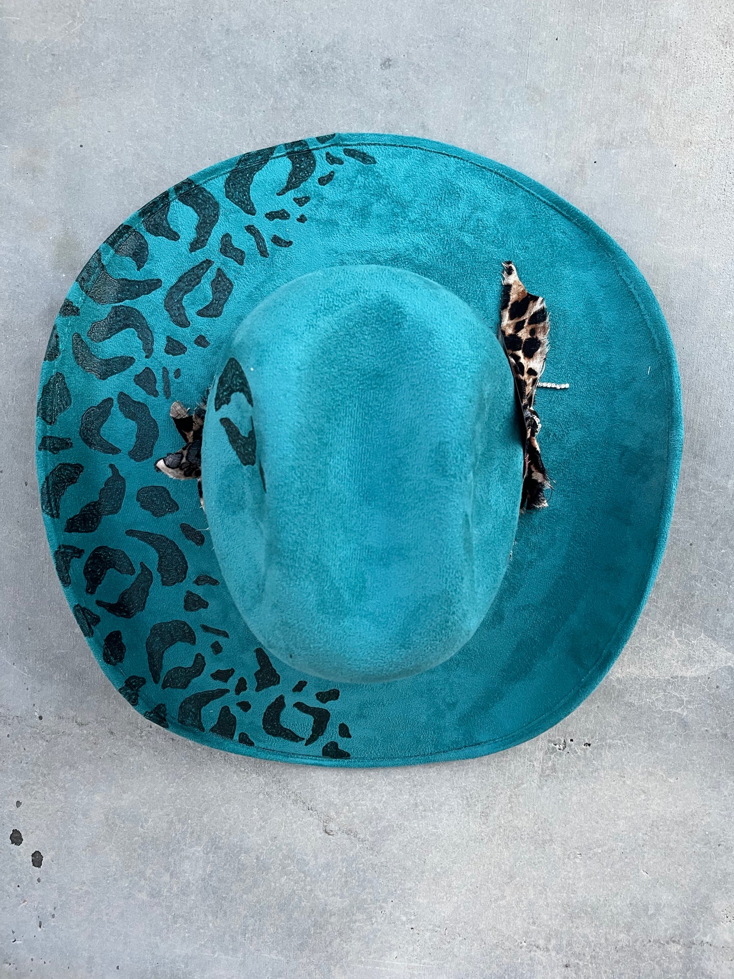 Teal leopard cheetah burned accessorized suede wide brim cowboy hat