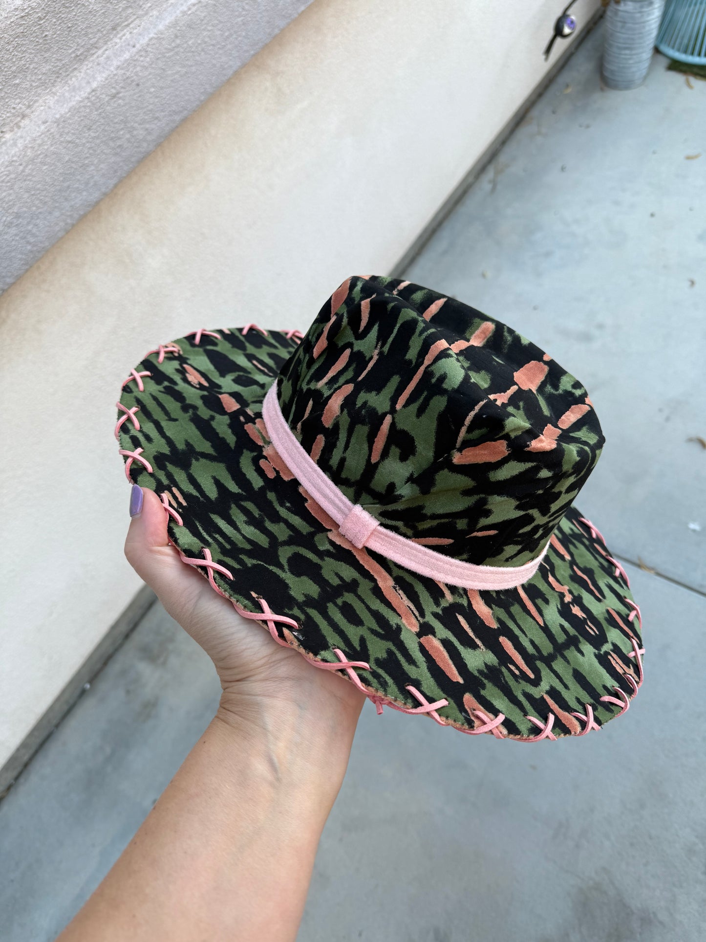 Green pink fabric lined suede wide brim rancher hat