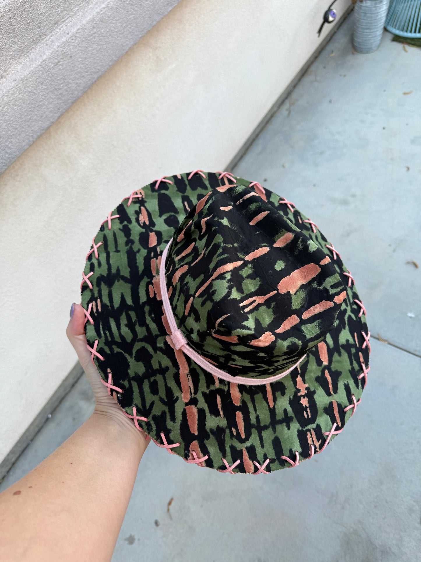 Green pink fabric lined suede wide brim rancher hat