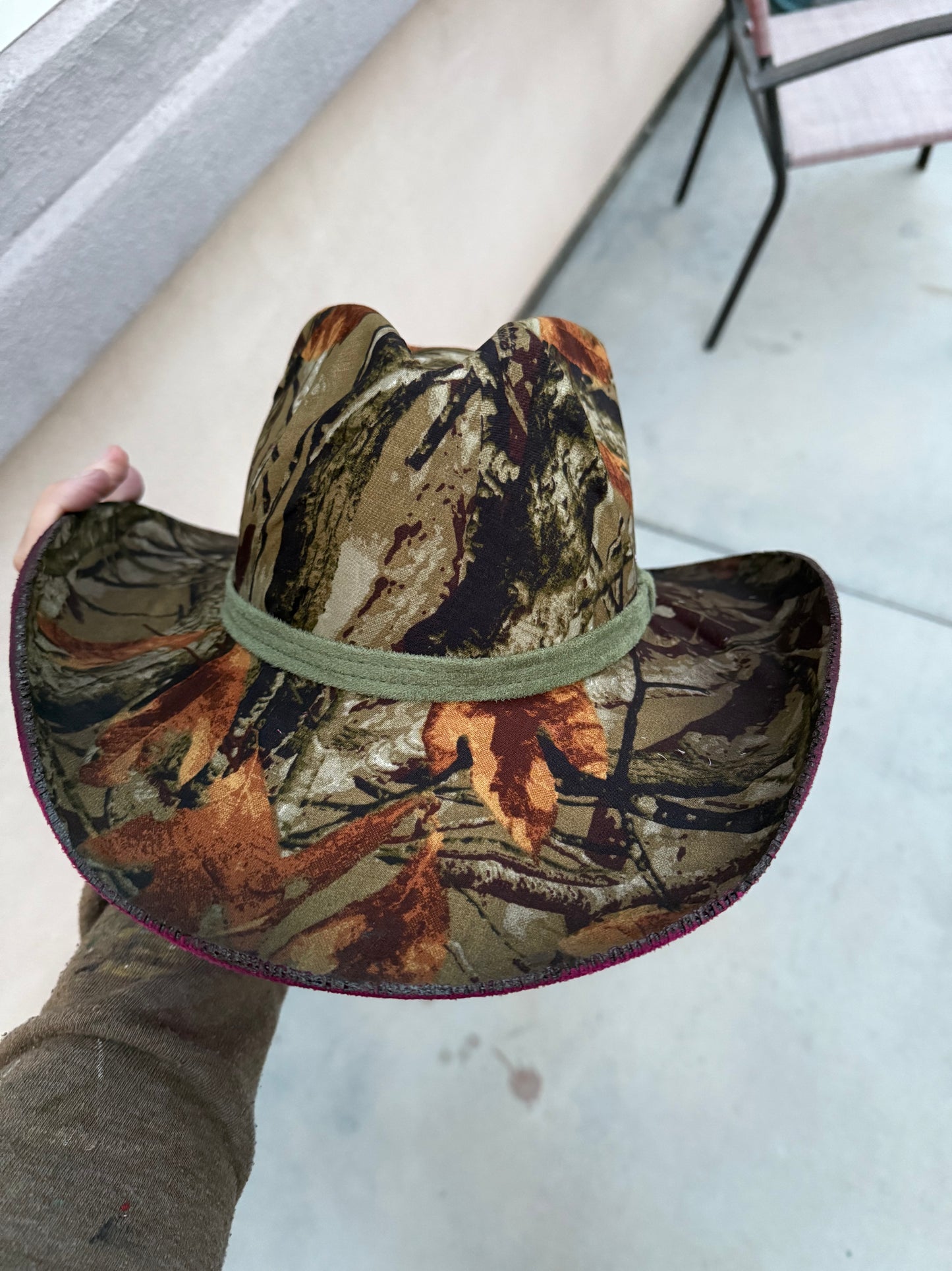 Duck camo pink suede wide brim rancher hat
