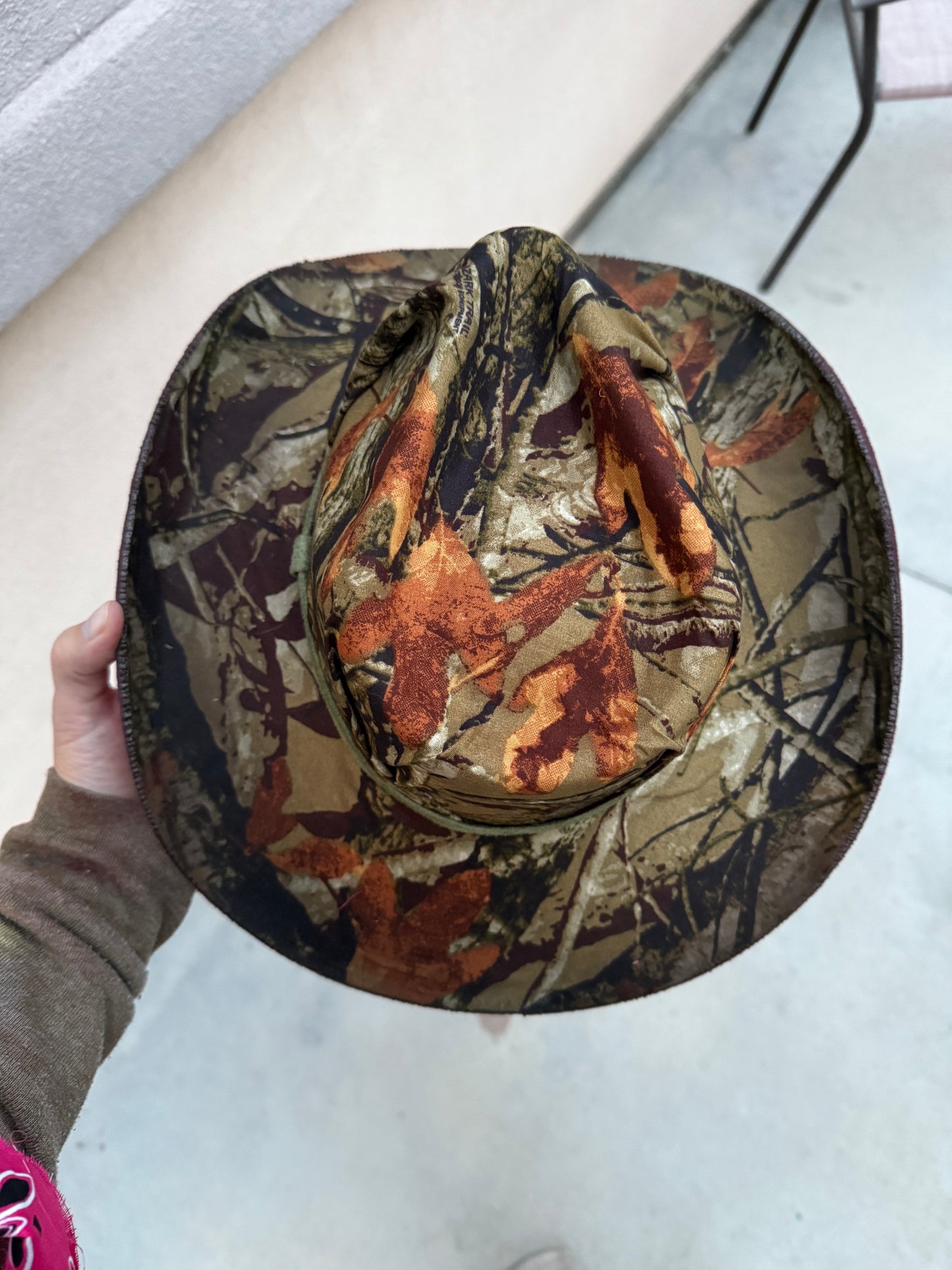 Duck camo pink suede wide brim rancher hat
