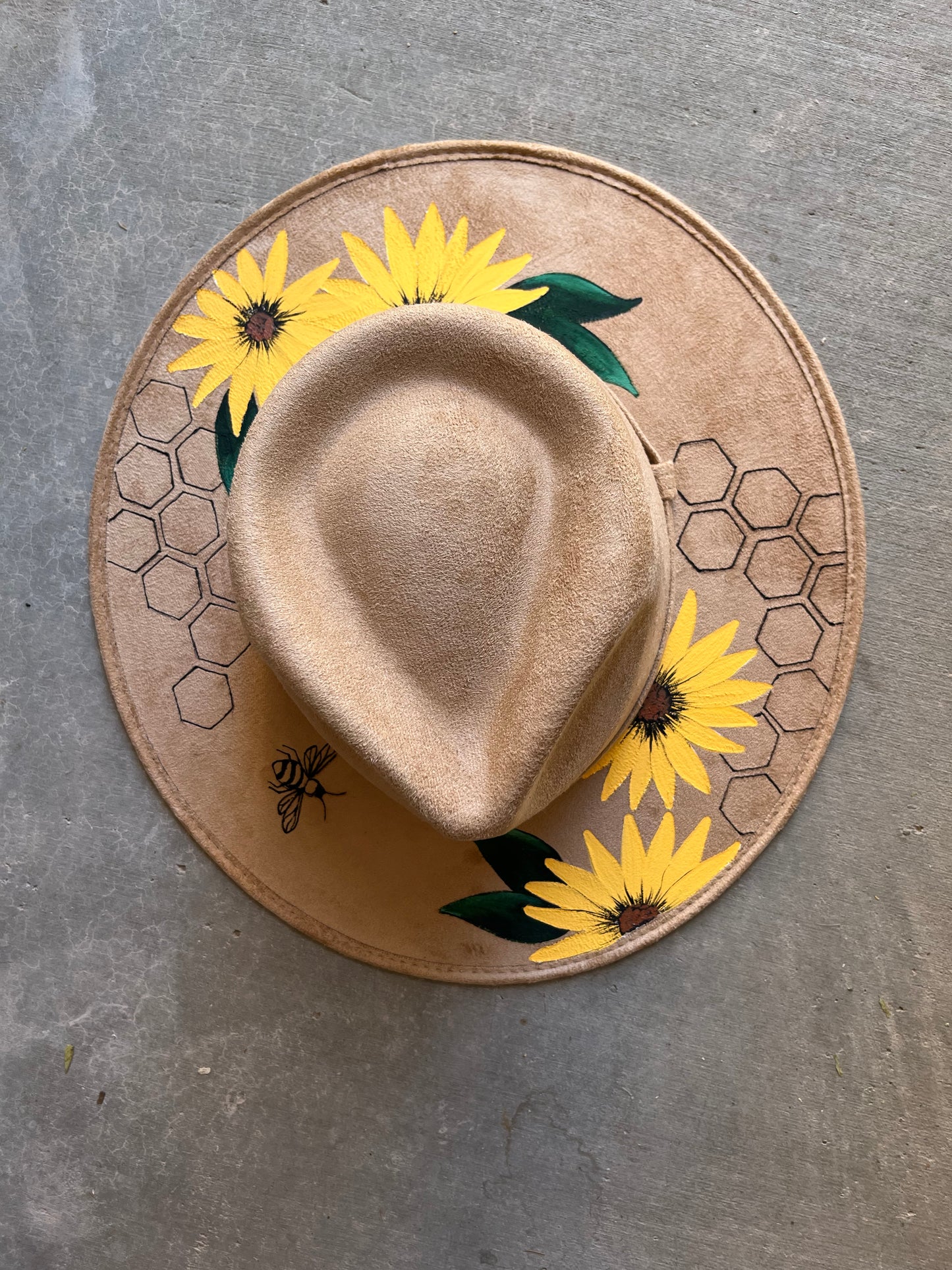 Tan honeycomb sunflower bee suede wide brim rancher hat