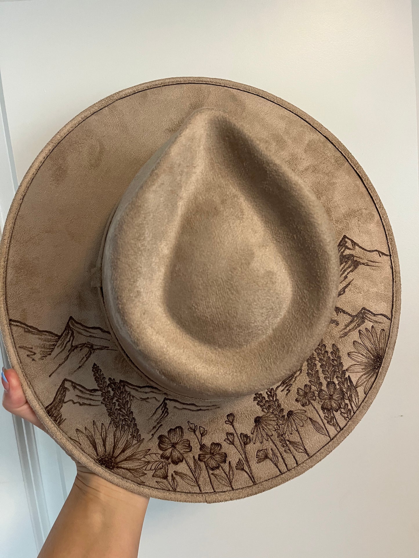 Mountain wildflower tan burned suede wide brim rancher hat